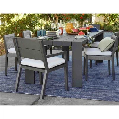 Table de patio et six chaises